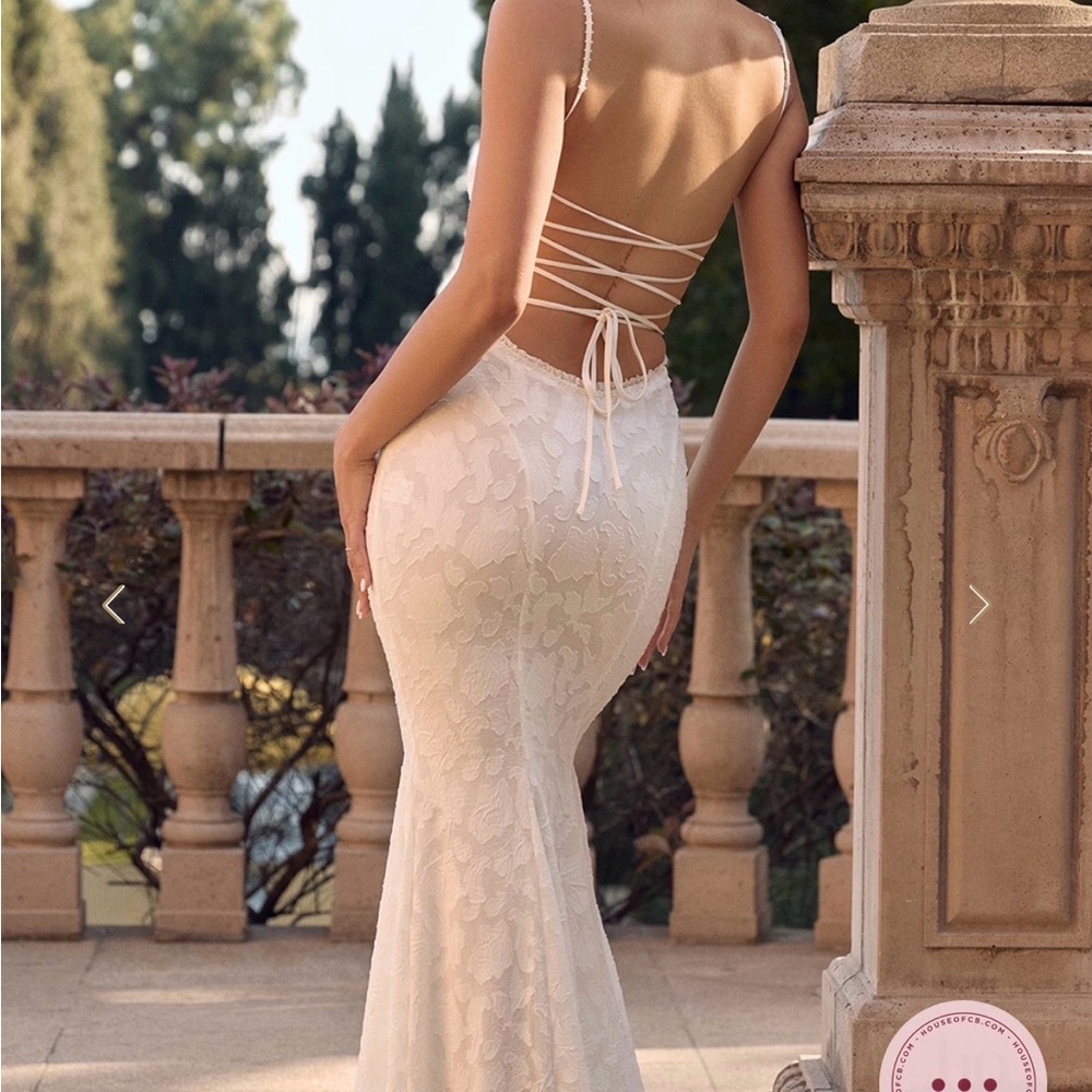 House of CB Joan Dress - Ivory Lace Ip Back Maxi Dress - Picture 4 of 6